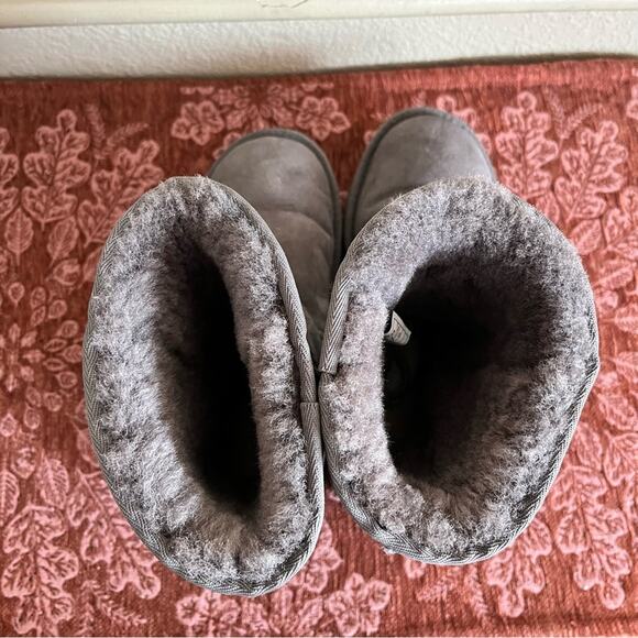 Ugg Classic Short Women’s Grey Suede Boots Size 8 - Picture 9 of 11